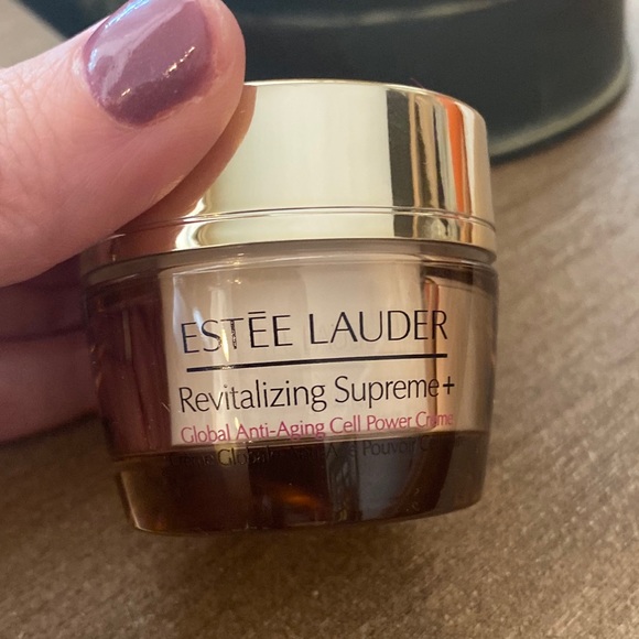 revitalizing supreme  moisturizer